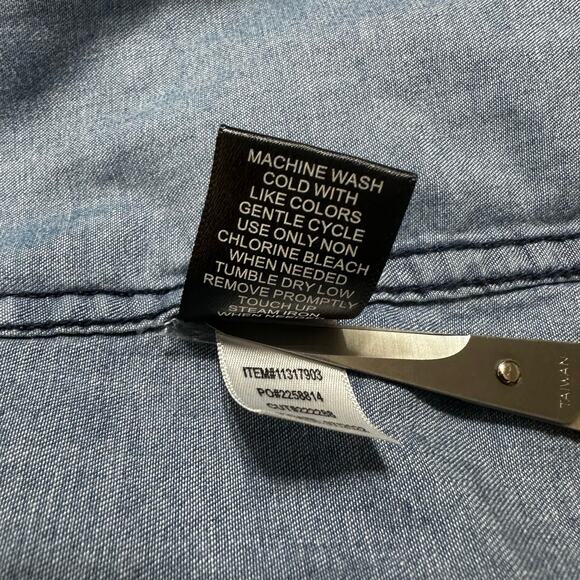 Torrid Women 2X  Chambray Shirt Solid Blue Cotton‎ Collared Long Sleeve Button - Picture 5 of 5